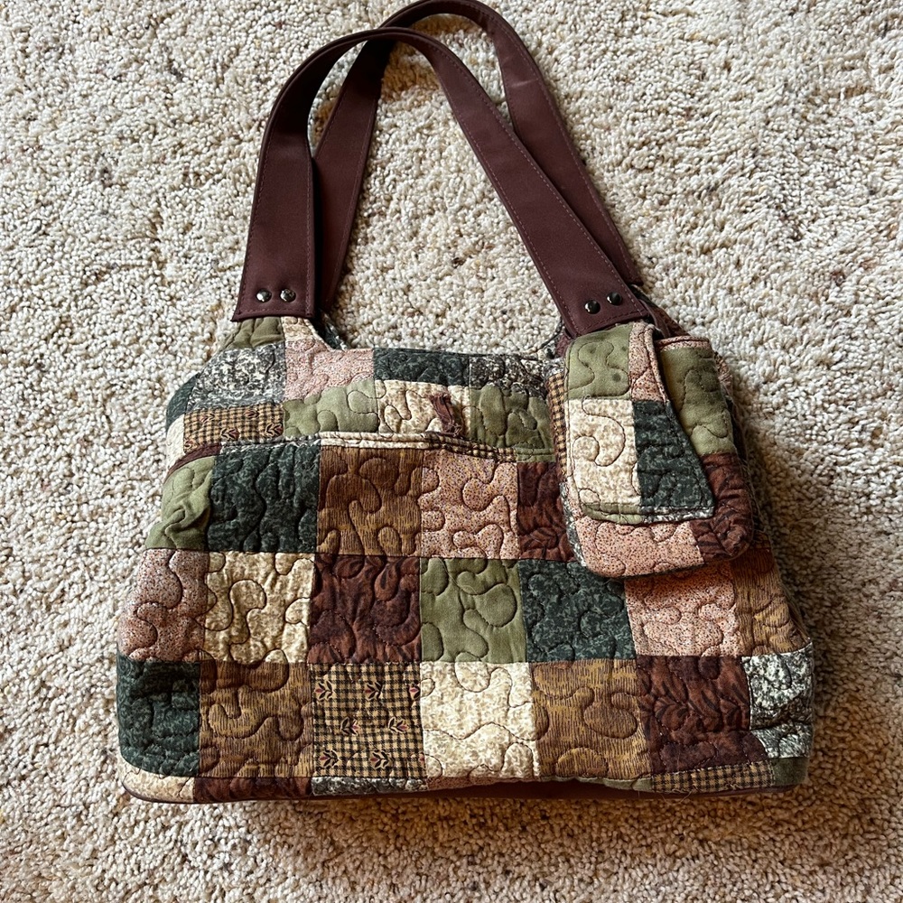 Donna Sharp quilted purse w/cellphone holder